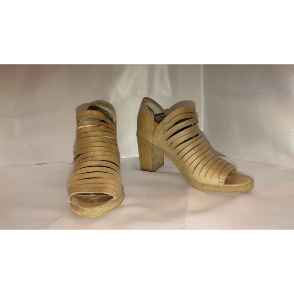 Naughty Monkey "Blind Date" Heeled Sandal Size 7.5 - Picture 5 of 8